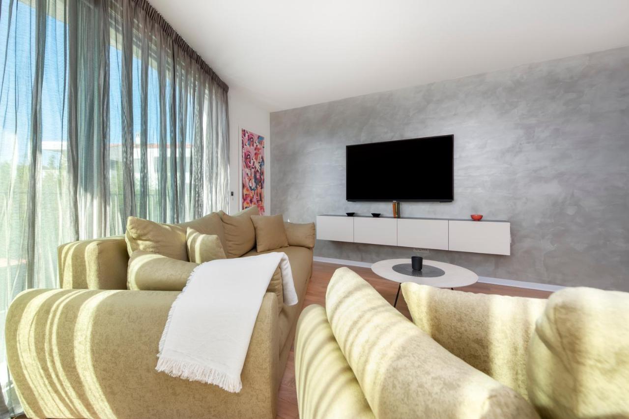 The Grand Apartment โรวีน ภายนอก รูปภาพ