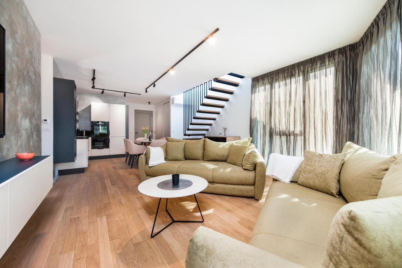 The Grand Apartment โรวีน ภายนอก รูปภาพ
